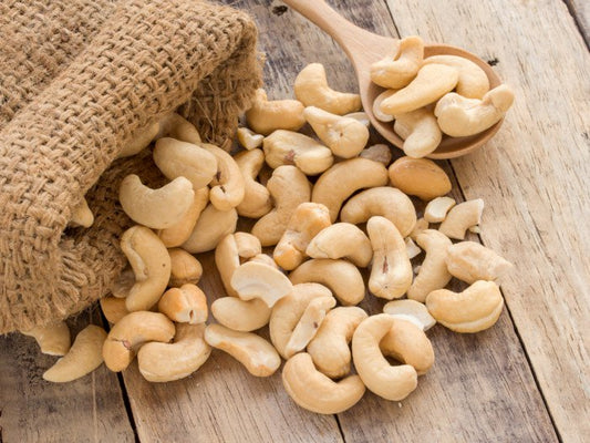 CHAKKIWALLE Natural & Crunchy Premium Whole Cashews W320 | Nutritious & Delicious Nuts | Signature Plain, High Fiber, Rich In Protein
